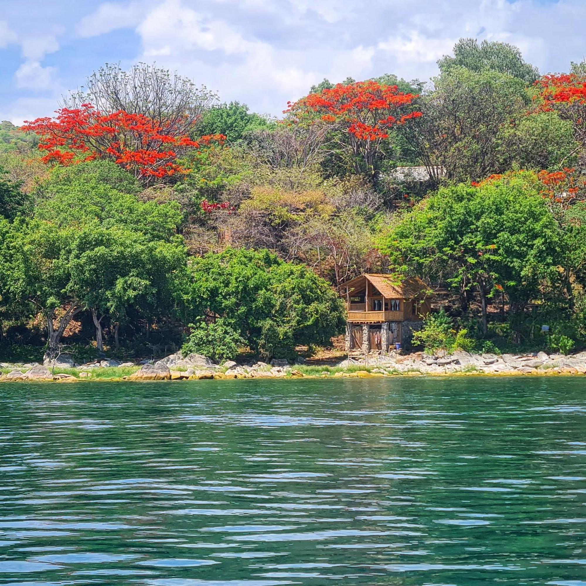 Butterfly Space- A Non-Profit Eco-Lodge Nkhata Bay ภายนอก รูปภาพ