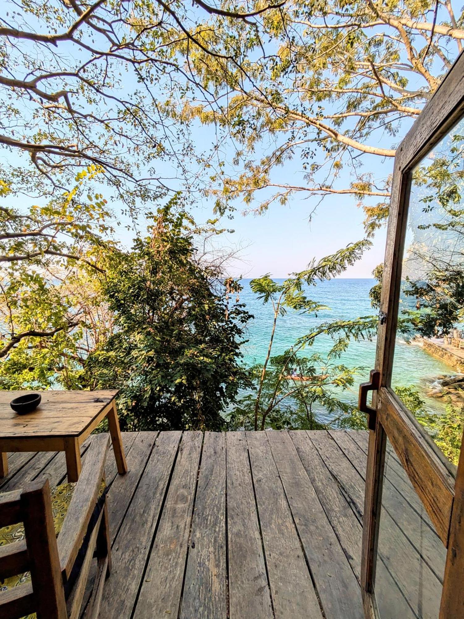 Butterfly Space- A Non-Profit Eco-Lodge Nkhata Bay ภายนอก รูปภาพ